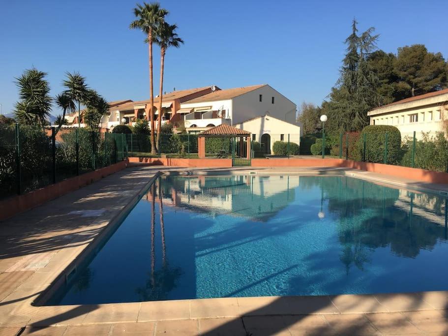 La Calmeraie Villeneuve-Loubet Buitenkant foto